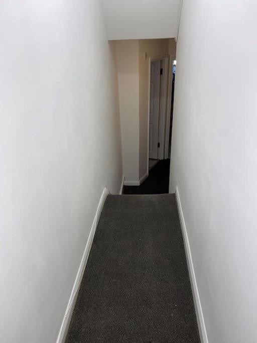 Entire 2 Bed Flat 10 Mins To Central Apartamento