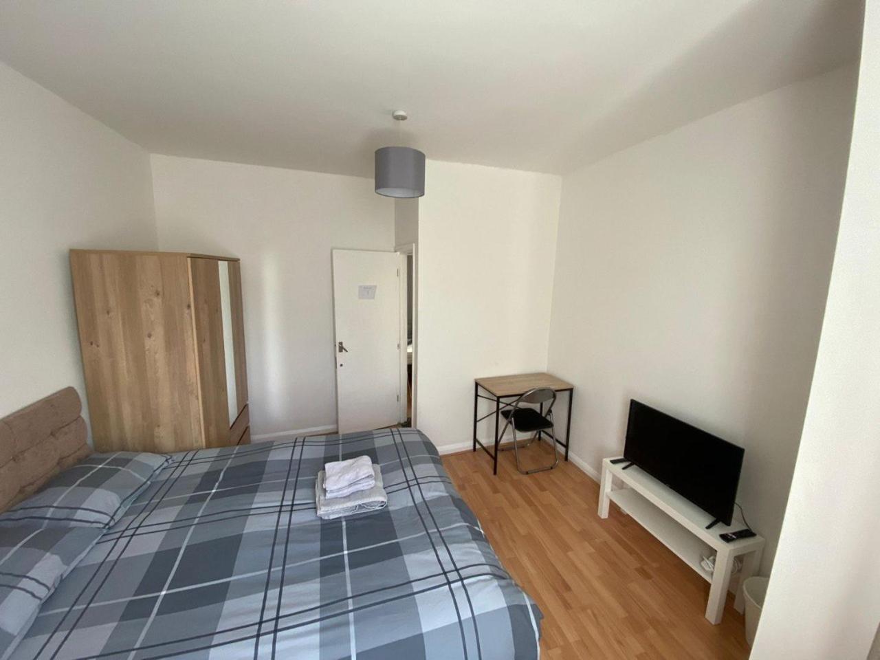 Entire 2 Bed Flat 10 Mins To Central Apartamento *